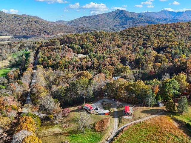 476, 478 Lapidary Lane, Young Harris, GA 30582