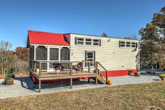 476, 478 Lapidary Lane, Young Harris, GA 30582