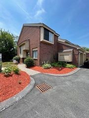 40 Elderwood Dr 40, Stoughton, MA 02072