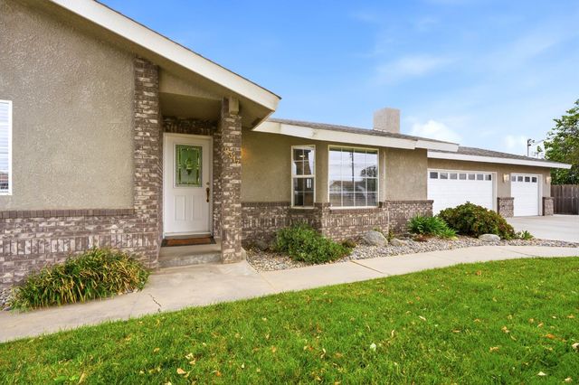 9317 14th Avenue, Hanford, CA 93230