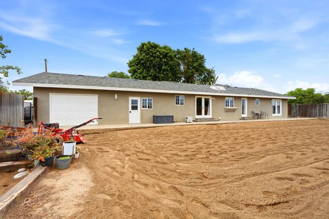 9317 14th Avenue, Hanford, CA 93230