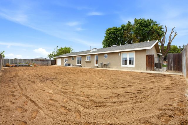 9317 14th Avenue, Hanford, CA 93230