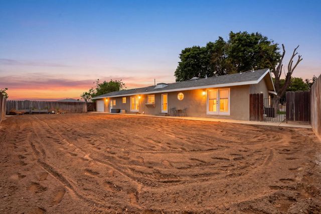 9317 14th Avenue, Hanford, CA 93230