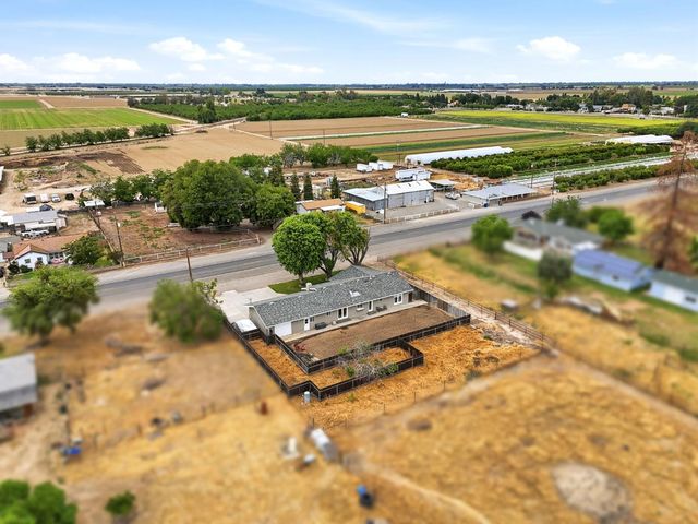 9317 14th Avenue, Hanford, CA 93230