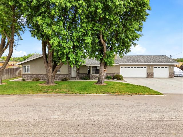 9317 14th Avenue, Hanford, CA 93230