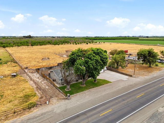 9317 14th Avenue, Hanford, CA 93230