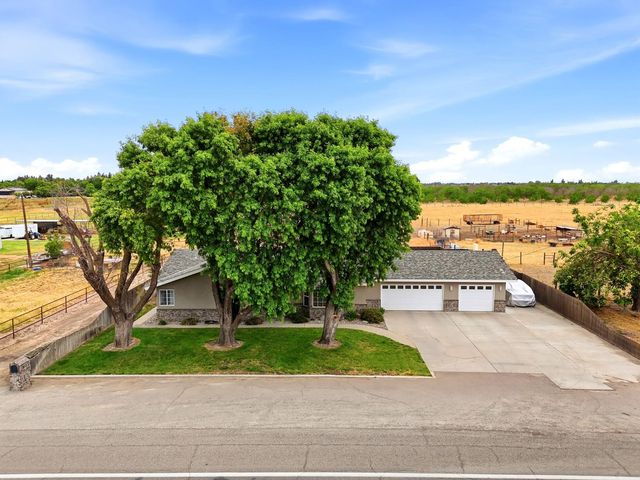 9317 14th Avenue, Hanford, CA 93230