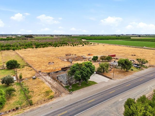 9317 14th Avenue, Hanford, CA 93230