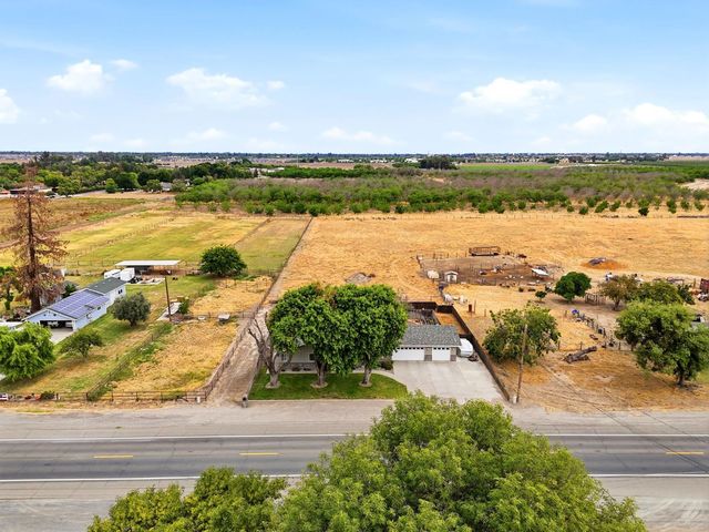 9317 14th Avenue, Hanford, CA 93230