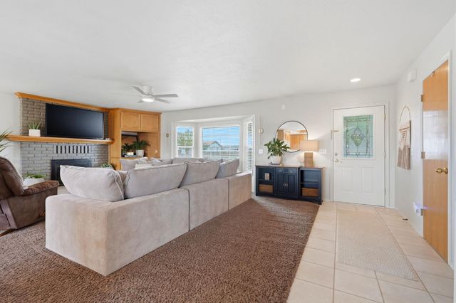 9317 14th Avenue, Hanford, CA 93230