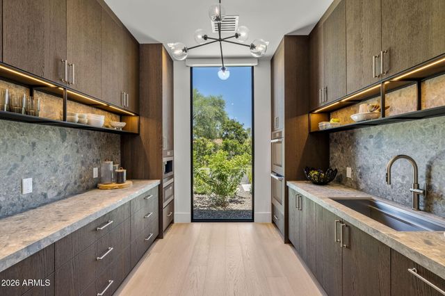 8020 N 64TH Place, Paradise Valley, AZ 85253