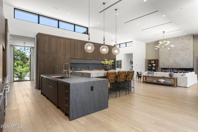 8020 N 64TH Place, Paradise Valley, AZ 85253