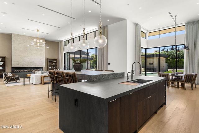 8020 N 64TH Place, Paradise Valley, AZ 85253