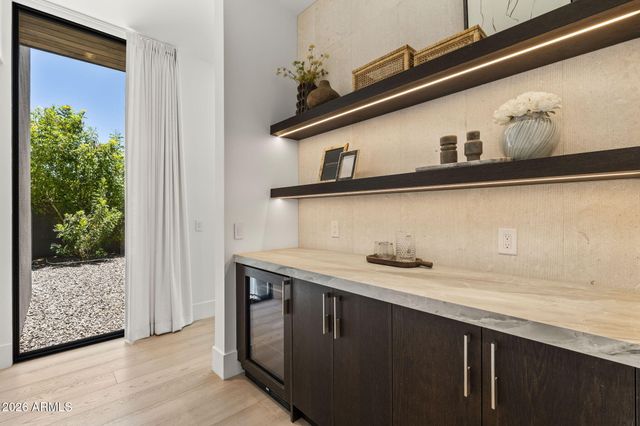 8020 N 64TH Place, Paradise Valley, AZ 85253