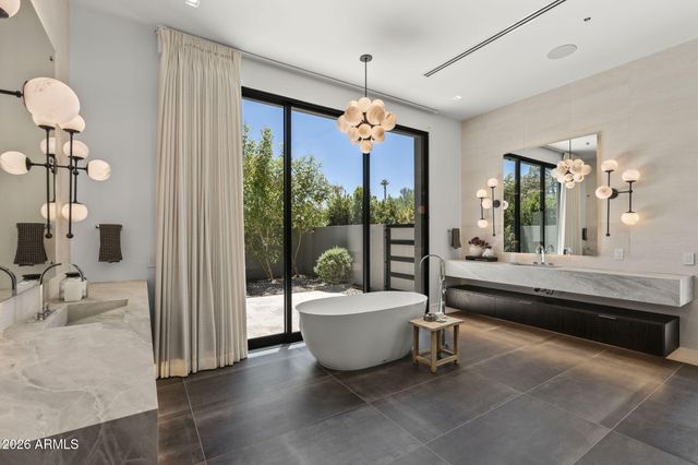 8020 N 64TH Place, Paradise Valley, AZ 85253