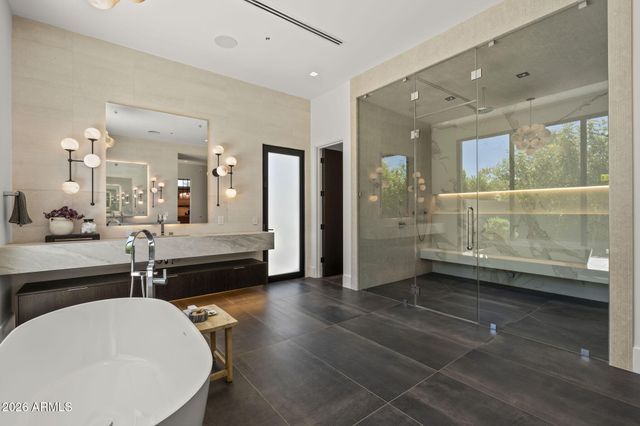 8020 N 64TH Place, Paradise Valley, AZ 85253