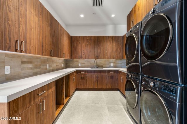 8020 N 64TH Place, Paradise Valley, AZ 85253