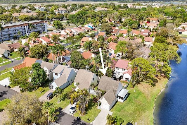 2815 Black Pine Ct, Lake Worth, FL 33462
