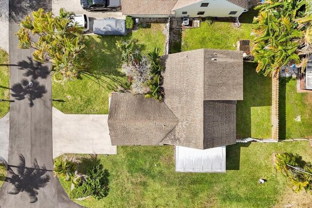 2815 Black Pine Ct, Lake Worth, FL 33462