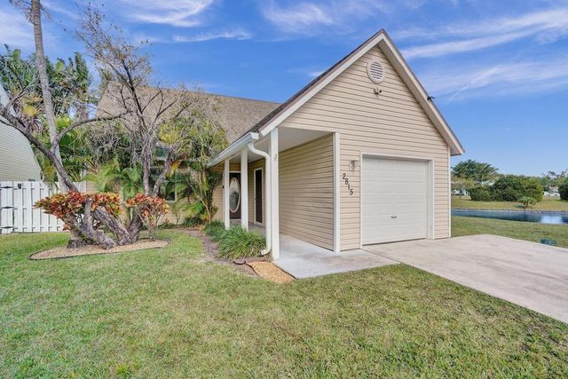 2815 Black Pine Ct, Lake Worth, FL 33462