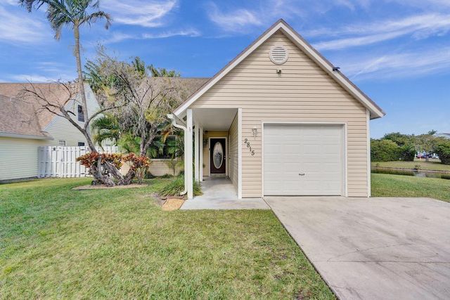 2815 Black Pine Ct, Lake Worth, FL 33462