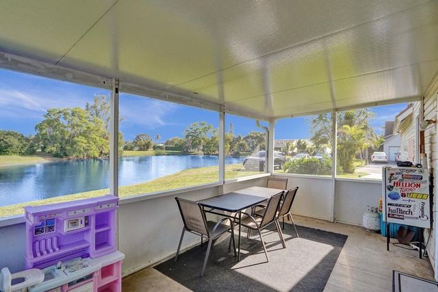 2815 Black Pine Ct, Lake Worth, FL 33462