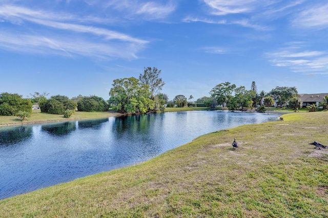 2815 Black Pine Ct, Lake Worth, FL 33462