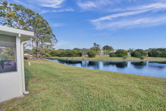 2815 Black Pine Ct, Lake Worth, FL 33462