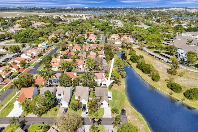 2815 Black Pine Ct, Lake Worth, FL 33462