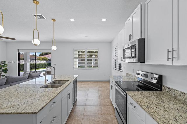 2872 SE 3rd St, Homestead, FL 33033