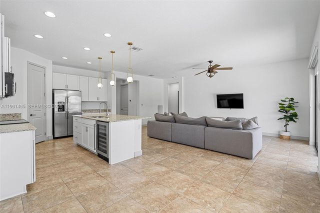 2872 SE 3rd St, Homestead, FL 33033