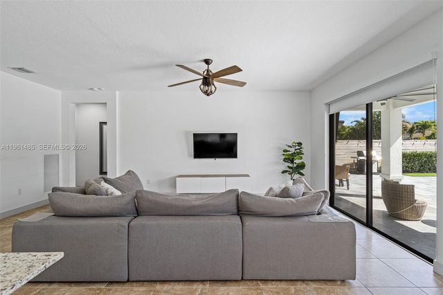 2872 SE 3rd St, Homestead, FL 33033