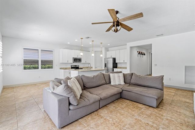 2872 SE 3rd St, Homestead, FL 33033