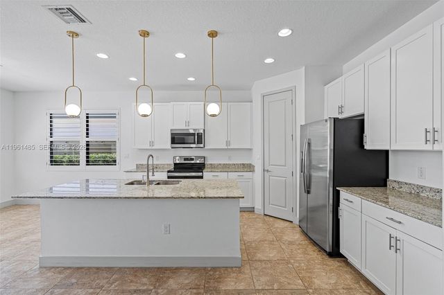 2872 SE 3rd St, Homestead, FL 33033