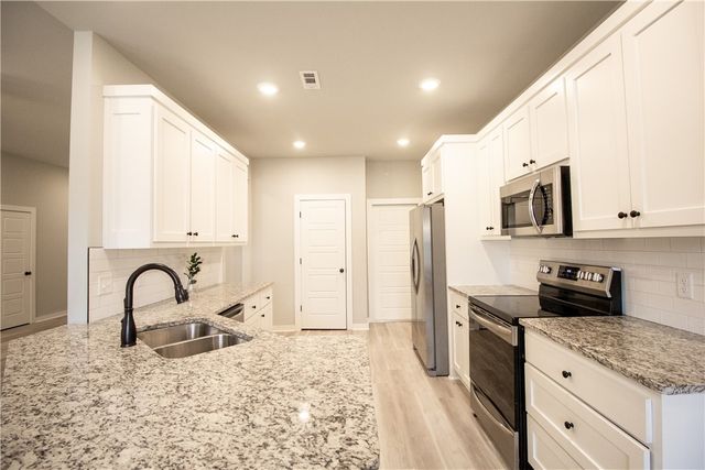 305 Pin Oak Street, Gentry, AR 72734