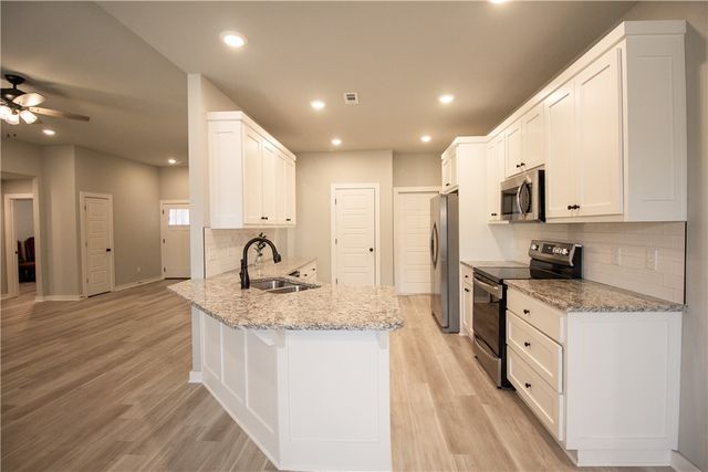 305 Pin Oak Street, Gentry, AR 72734