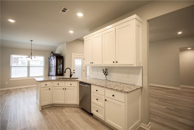 305 Pin Oak Street, Gentry, AR 72734