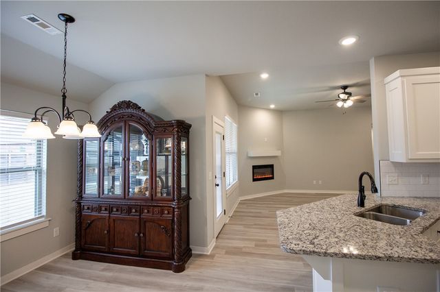 305 Pin Oak Street, Gentry, AR 72734