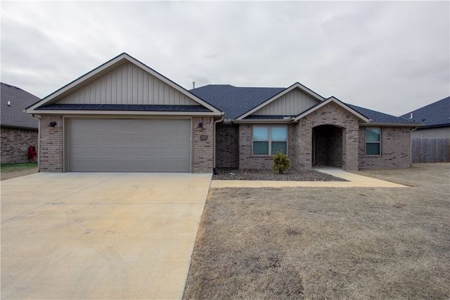 305 Pin Oak Street, Gentry, AR 72734