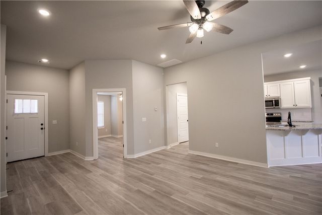 305 Pin Oak Street, Gentry, AR 72734