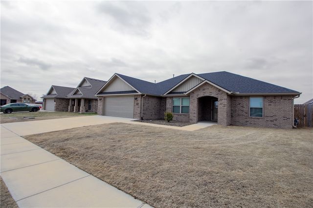 305 Pin Oak Street, Gentry, AR 72734