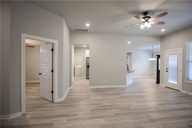 305 Pin Oak Street, Gentry, AR 72734