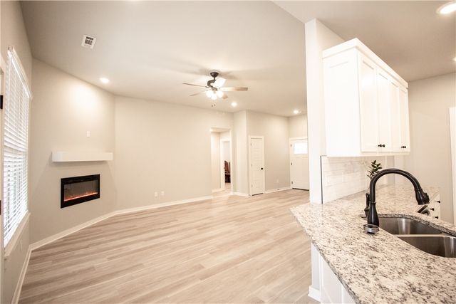 305 Pin Oak Street, Gentry, AR 72734