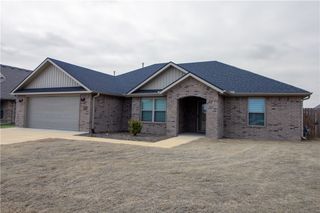 305 Pin Oak Street, Gentry, AR 72734