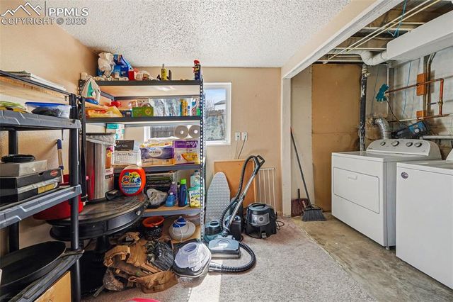 1027 De La Vista Lane, Colorado Springs, CO 80911