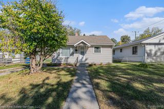 1090 Boston Avenue, Waterford, MI 48328