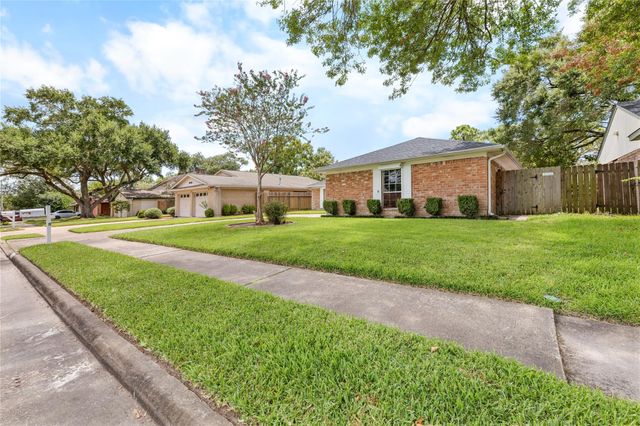 16410 Hickory Knoll Drive, Houston, TX 77059