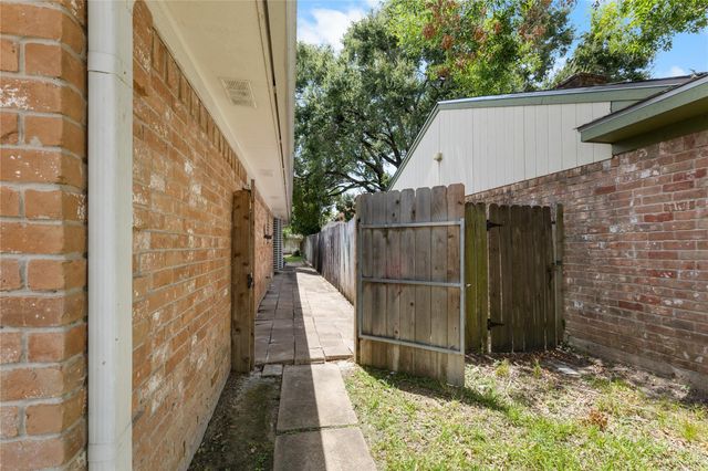 16410 Hickory Knoll Drive, Houston, TX 77059