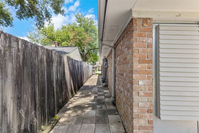 16410 Hickory Knoll Drive, Houston, TX 77059