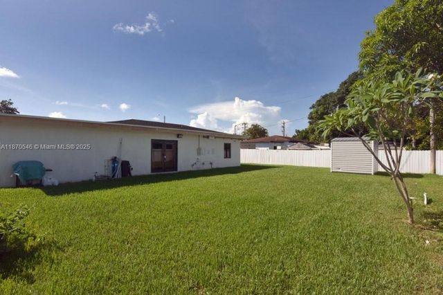 14520 Carver Dr, Miami, FL 33176